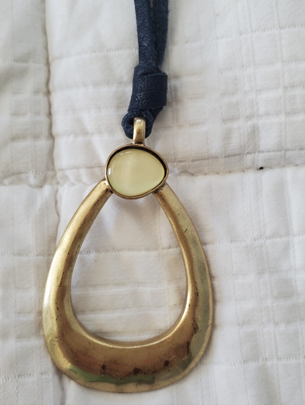 Gold Teardrop Pendant Necklace with Cream Stone